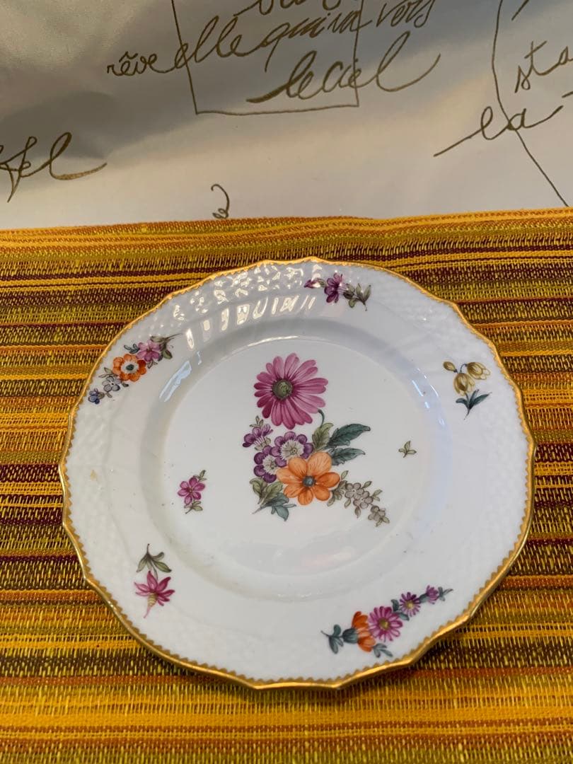 ロイヤルコペンハーゲン　レアな1870年アンティークの花柄絵皿綺麗に描けてます！
