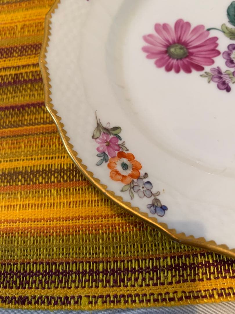 ロイヤルコペンハーゲン　レアな1870年アンティークの花柄絵皿綺麗に描けてます！