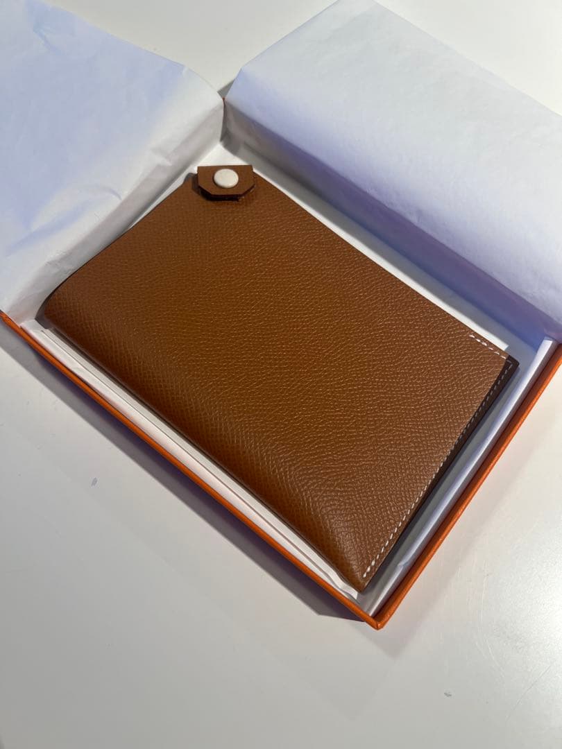 【エルメス　新品未使用　箱付き】ブラウンレザー パスポートケース