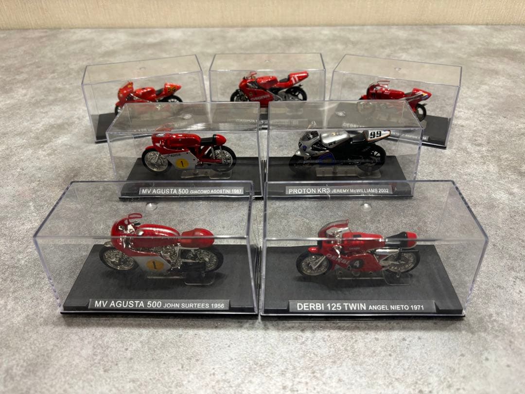 デアゴスティーニチャンピオンバイクコレクション 60台 バインダー2冊 飾り棚