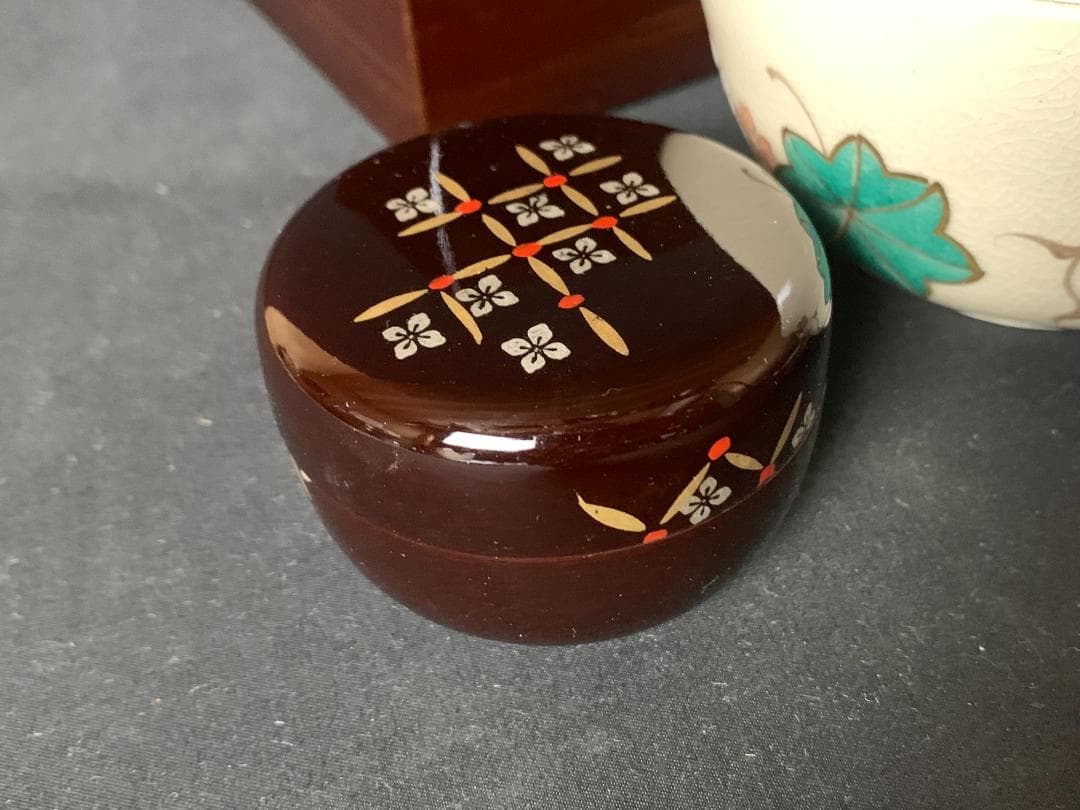 川瀬表完作 溜塗 木製 利休茶箱 茶道具揃い 橋本城岳茶碗 七宝文蒔絵 紙共箱