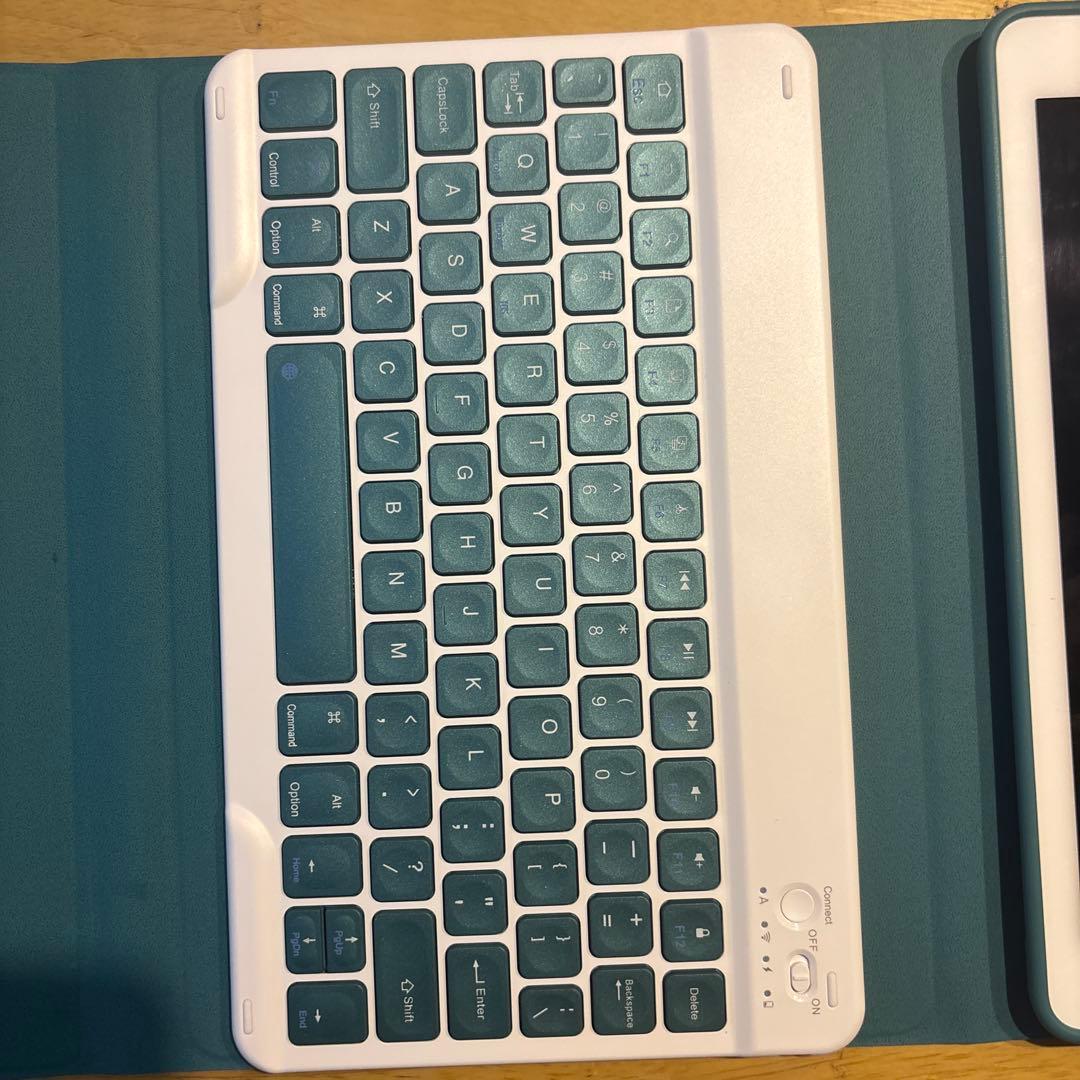 iPad シルバー 本体 + キーボードケース