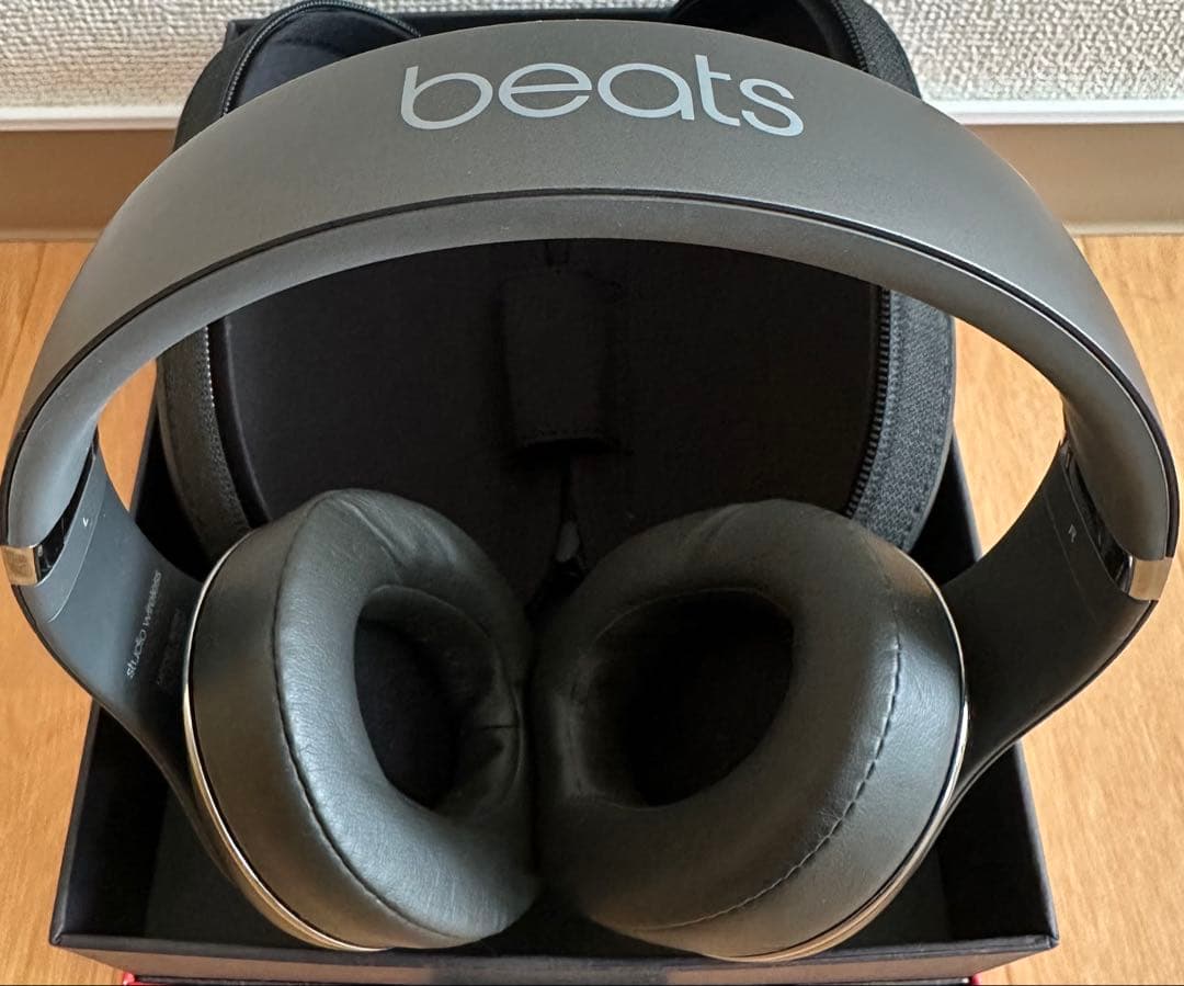 Beats ワイヤレスヘッドホン シルバー(超希少モデル)シルバー色限定モデル