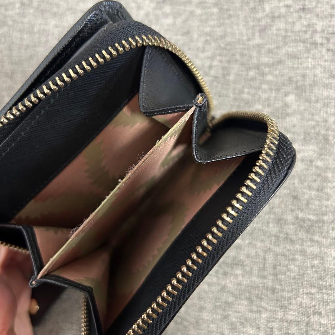 ブラック 二つ折り財布 ゴールドロゴ