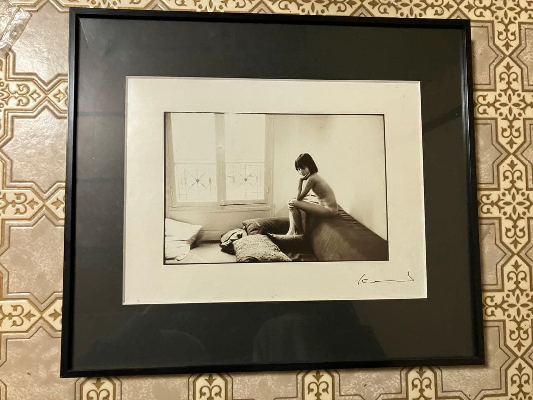 モノクロ女性ポートレート写真 サイン入り