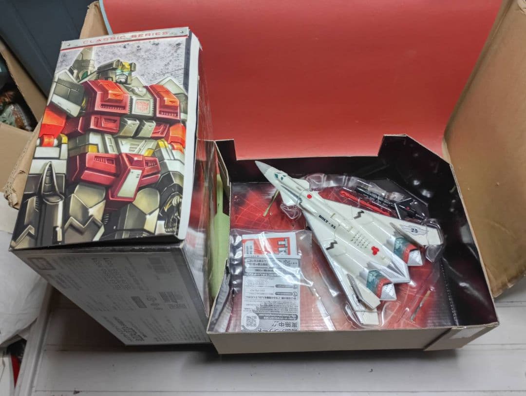 激レア!開封品 日本限定カラー トランスフォーマーウルトラクラス シルバーボルト