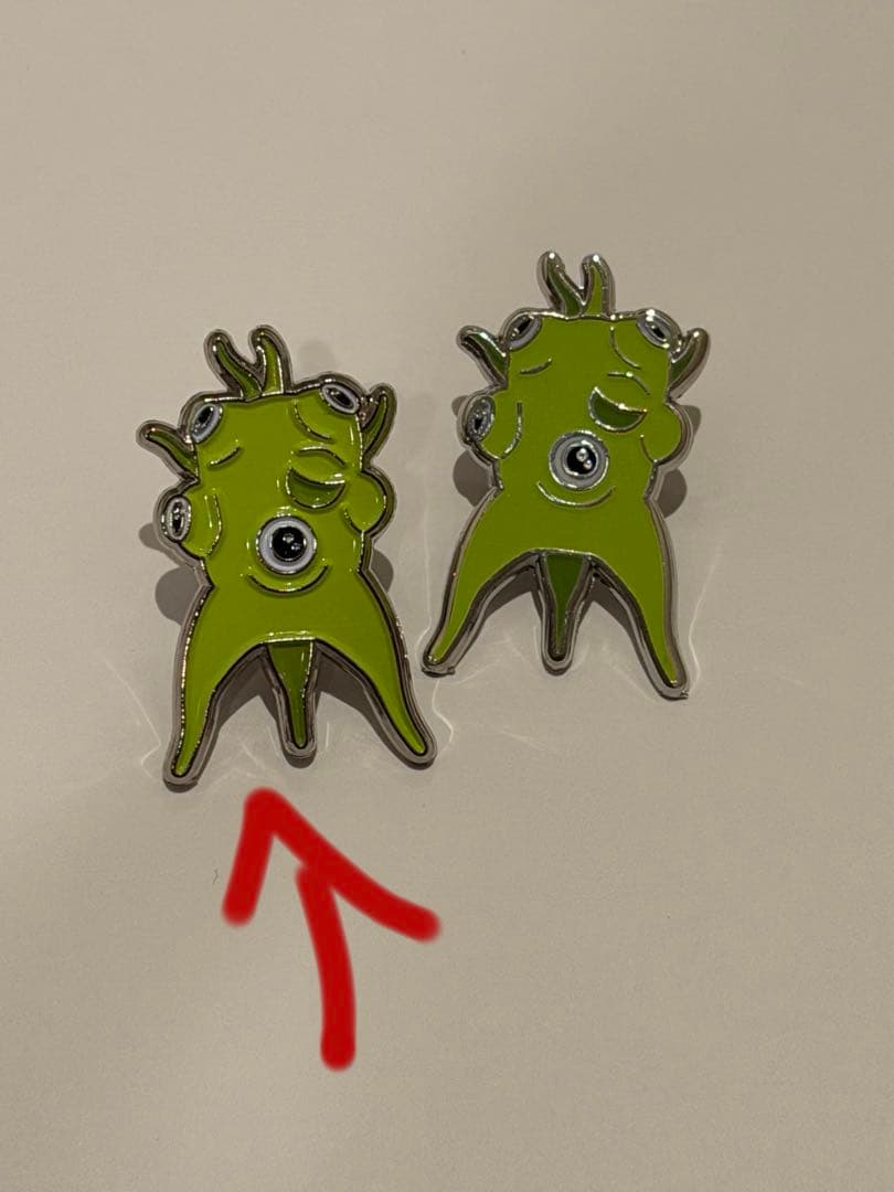 希少　初期レネのピンバッジ　凸凹エナメルバージョン　チェコ館　万博　Expo