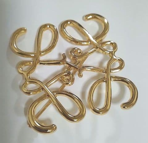 LOEWEブローチ