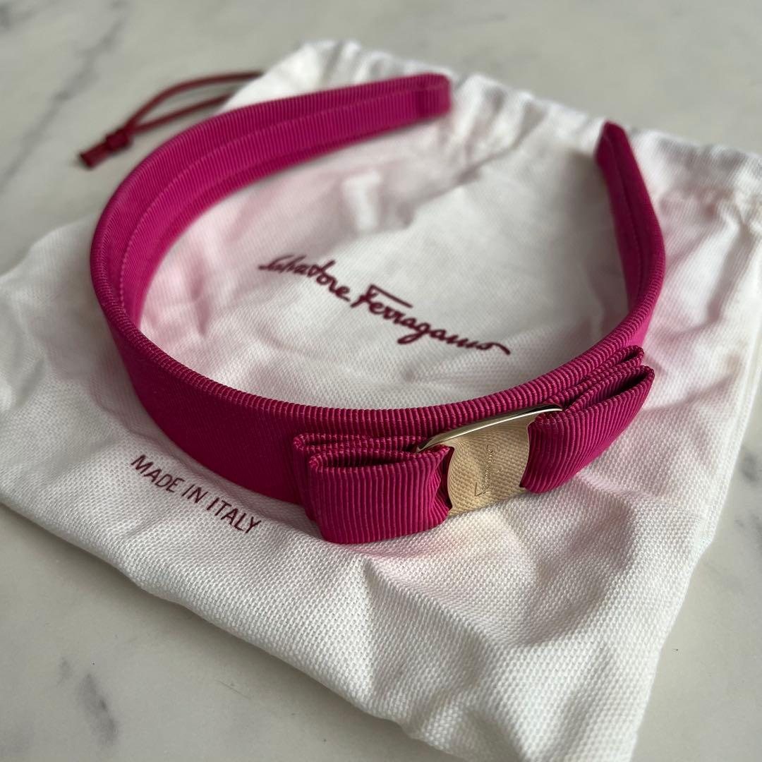 フェラガモ　カチューシャ　ピンク　リボン　ほぼ新品