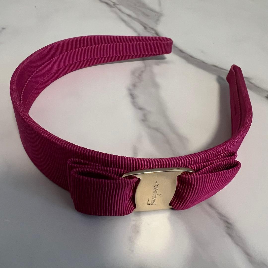 フェラガモ　カチューシャ　ピンク　リボン　ほぼ新品