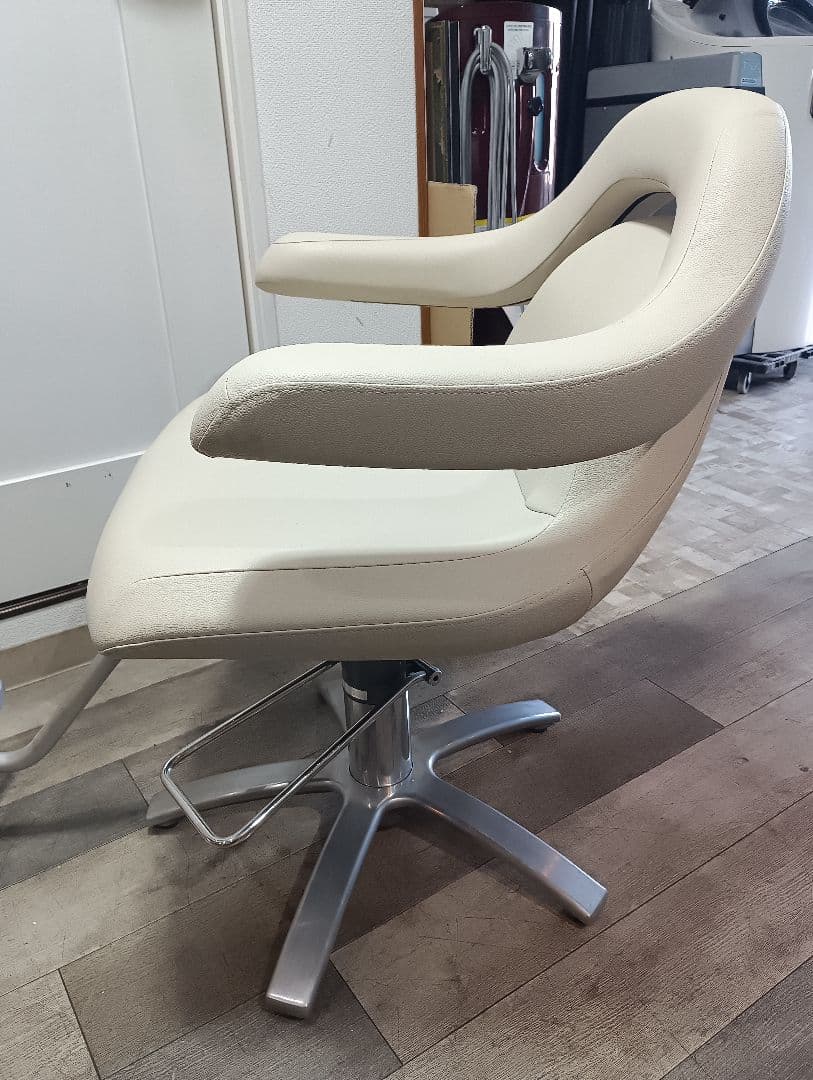 タカラベルモントスタイリングチェア③