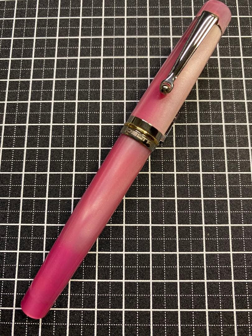 DELTA Vintage-collection Pink 万年筆　字幅F