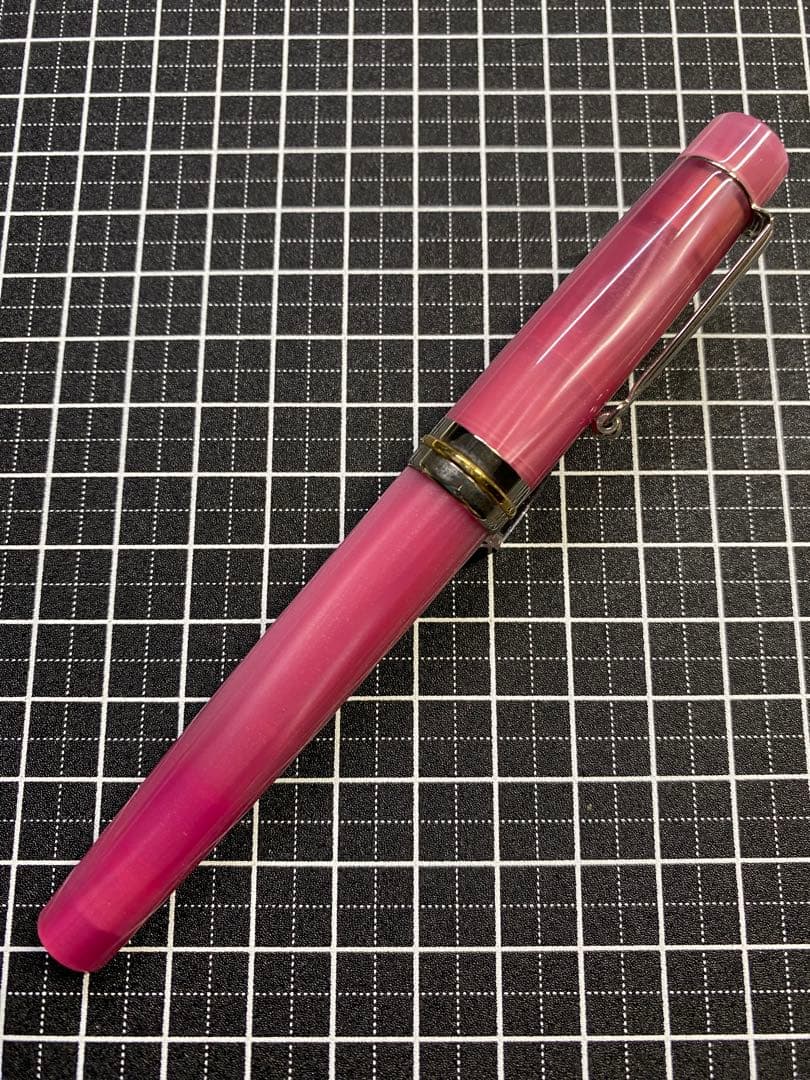 DELTA Vintage-collection Pink 万年筆　字幅F