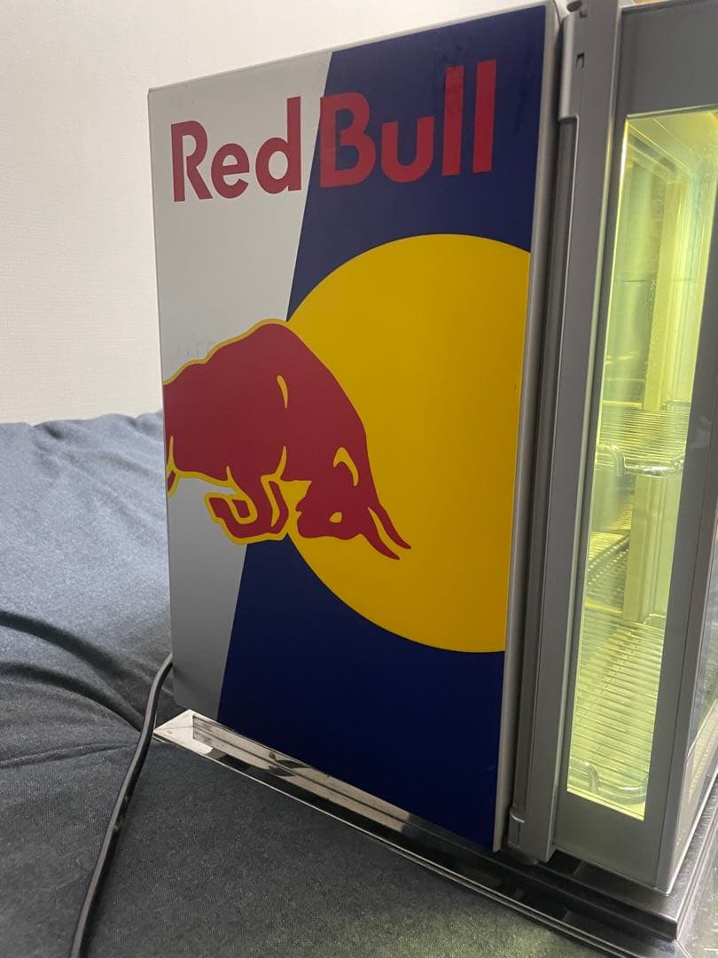 レッドブル　小型冷蔵庫　ガラス扉
