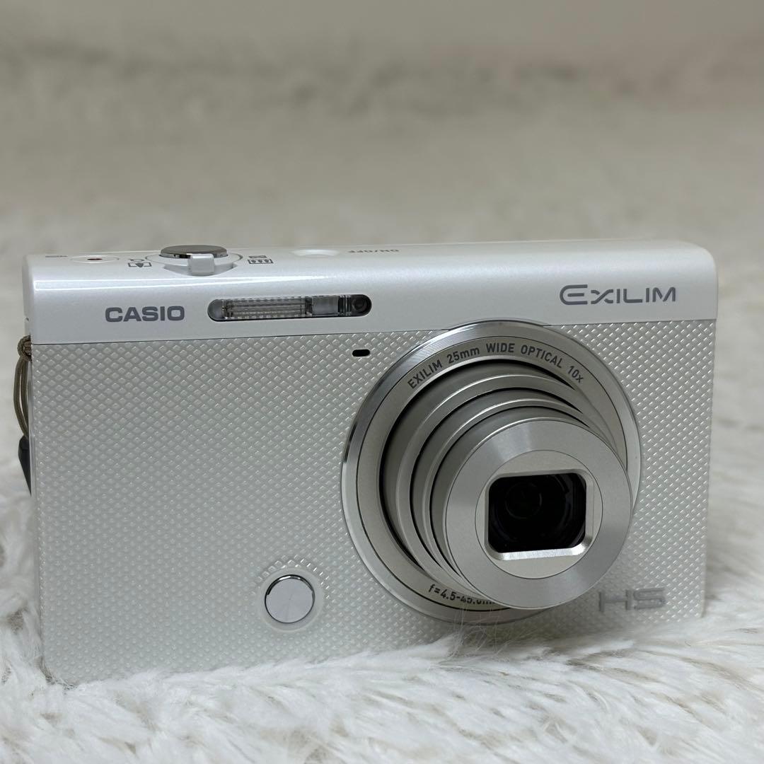 美品　CASIO カメラ　EX-ZR70 充電器　箱　ホワイト コンデジ　動作品