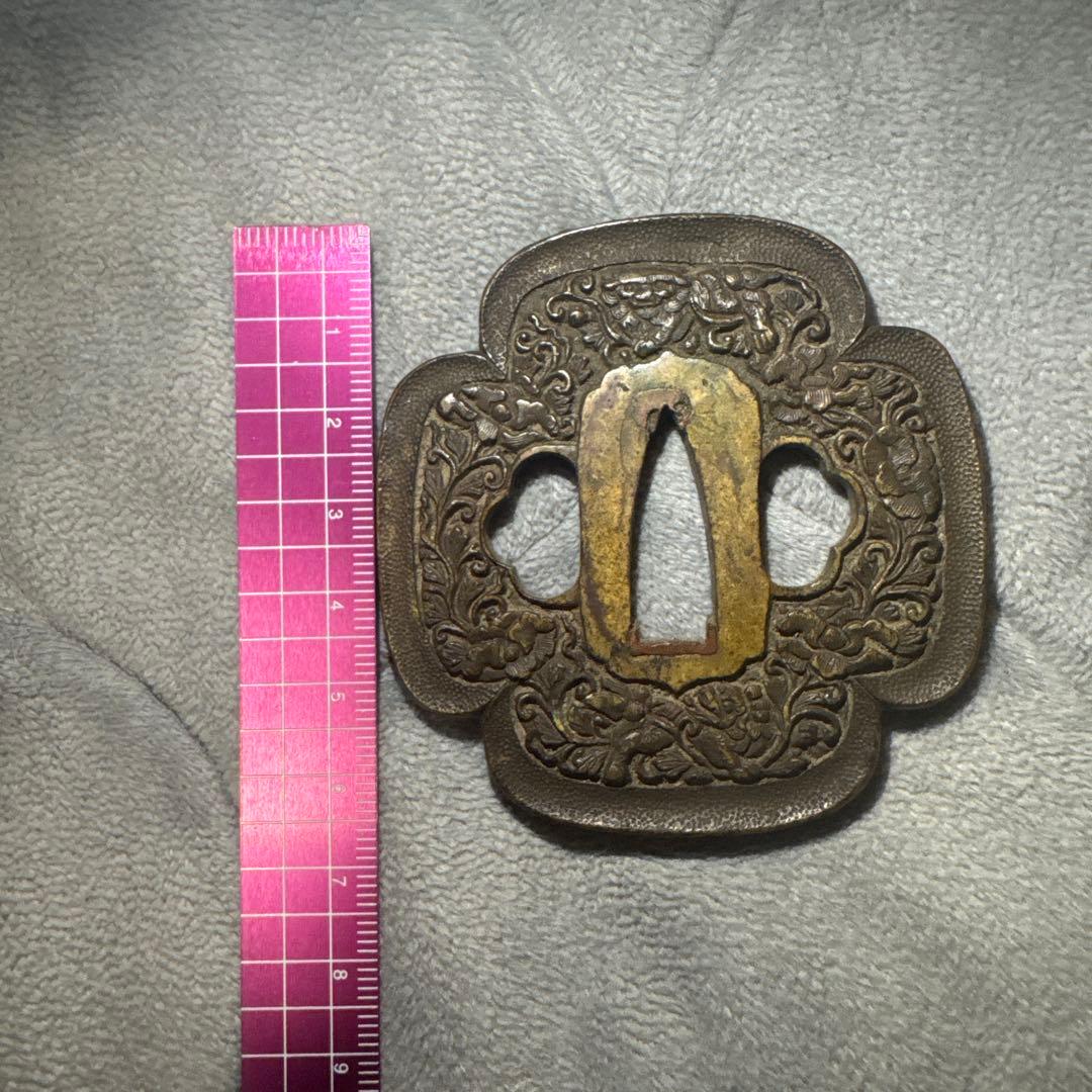 か*る様 金属製 鍔(つば) 複雑な彫刻