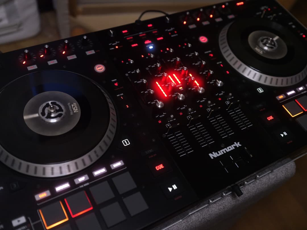【値下げ】Numark NS7 Ⅱ DJコントローラー (プラッター回転自走)
