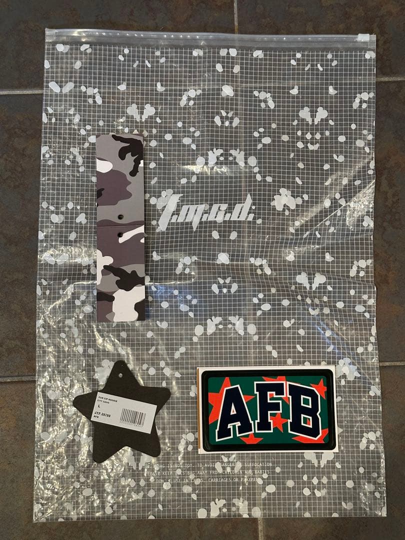 afb ファー付きジップアップパーカー（ステッカー付き）