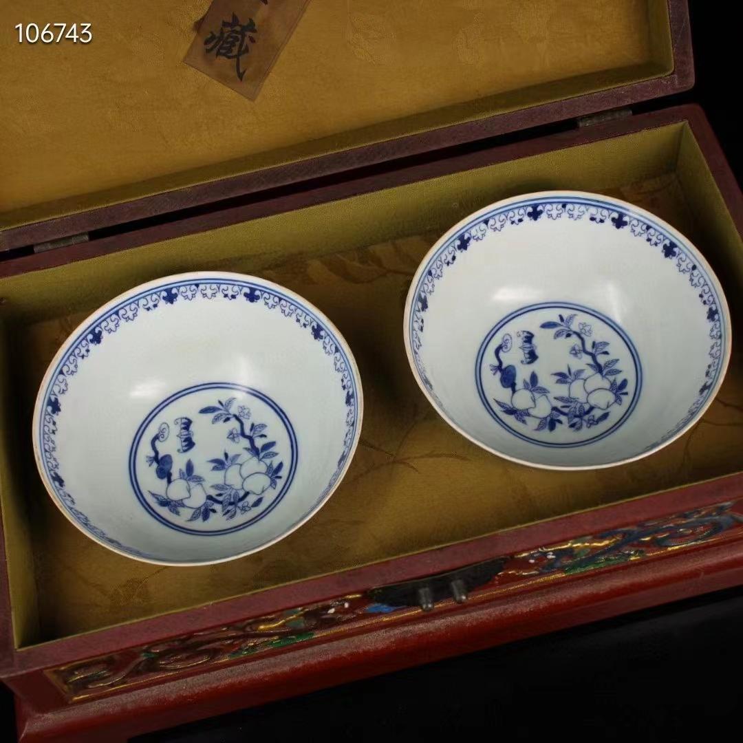 中国古美術・旧蔵の極品青花磁碗一対・古い漆器箱付き・置物・文房具