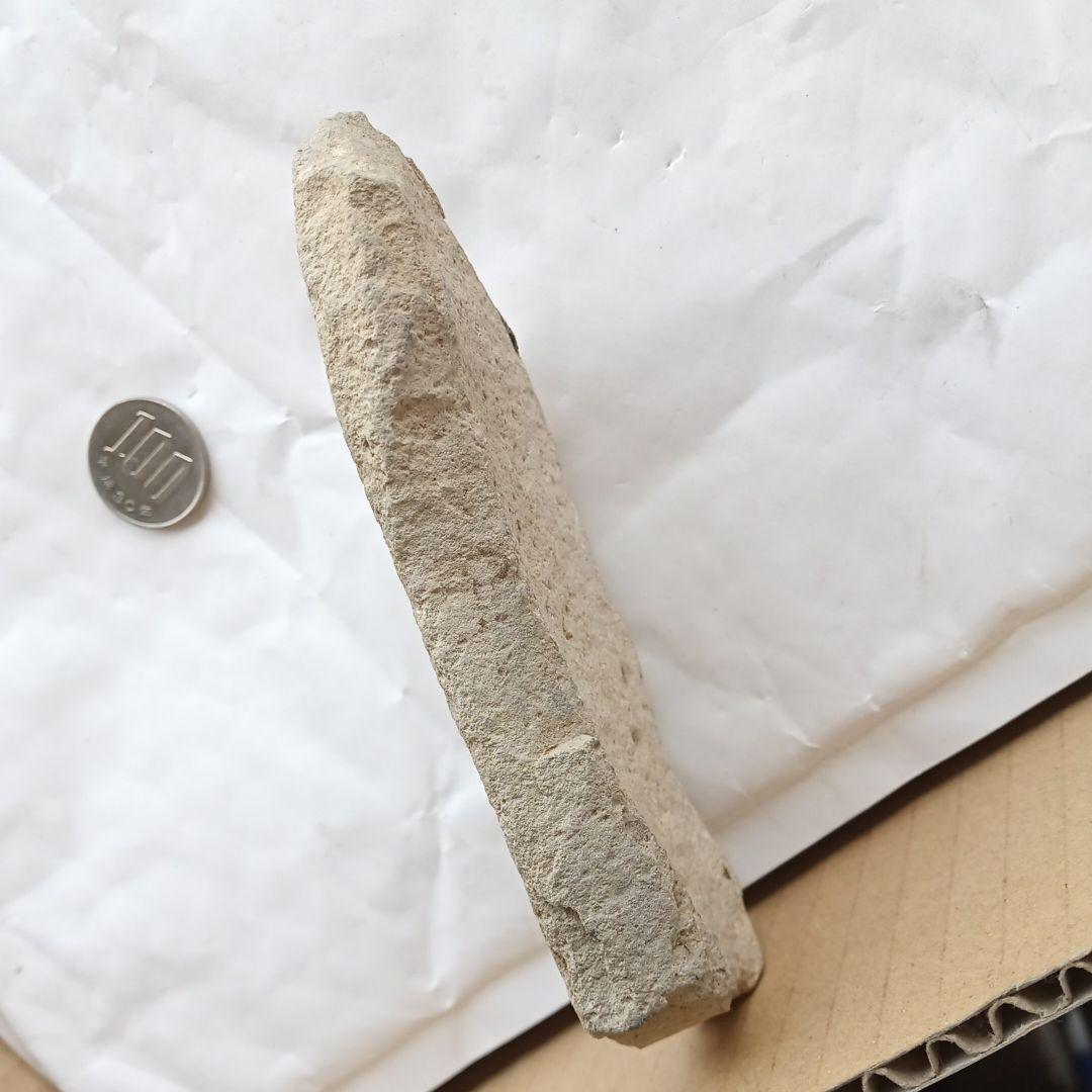 古く風化した裏側が礫石器　サヌカイト　遺跡出土 石器　　200