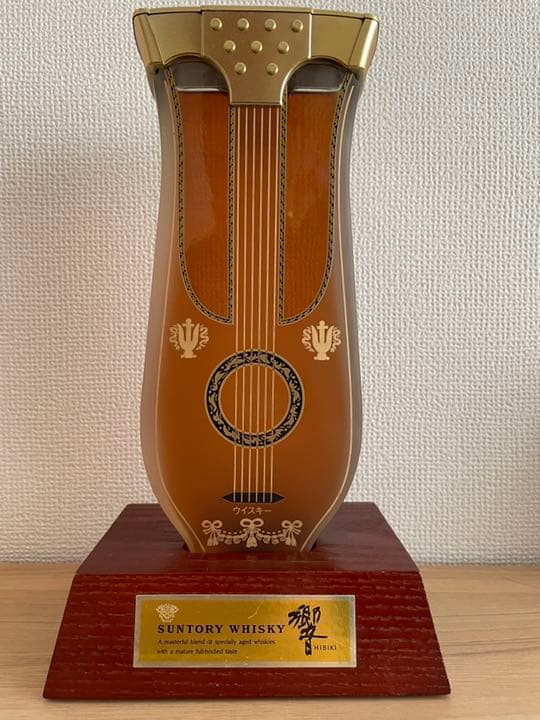 サントリー 響 楽器ボトル リラギター 600ml 未開封