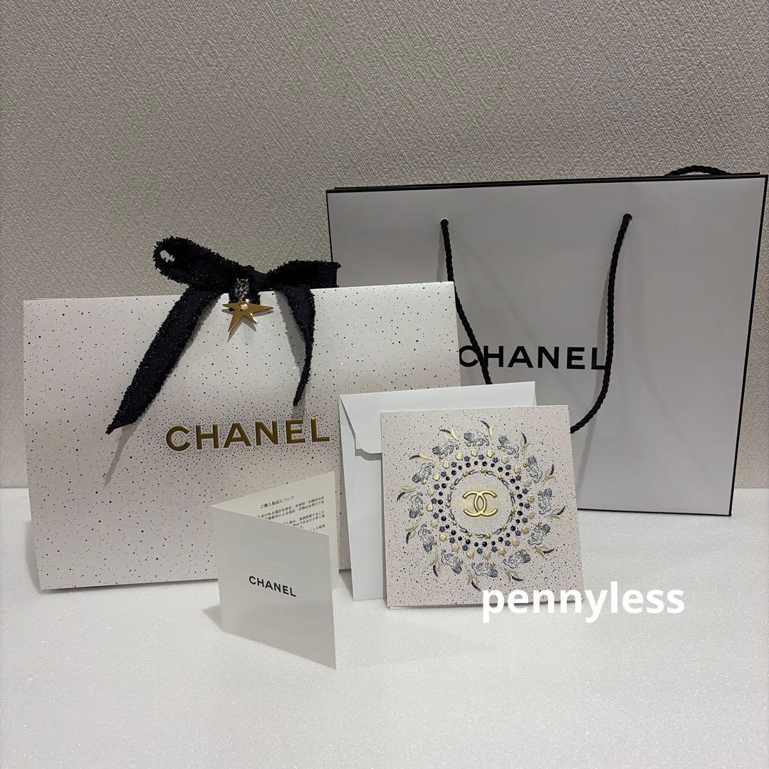 シャネル（CHANEL）2025年ホリデー限定ギフトボックス　新品ショッパー付き