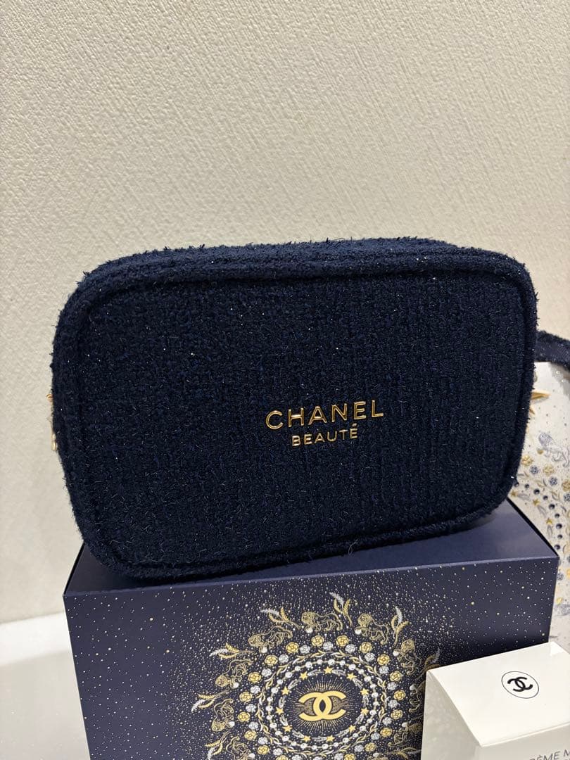 シャネル（CHANEL）2025年ホリデー限定ギフトボックス　新品ショッパー付き