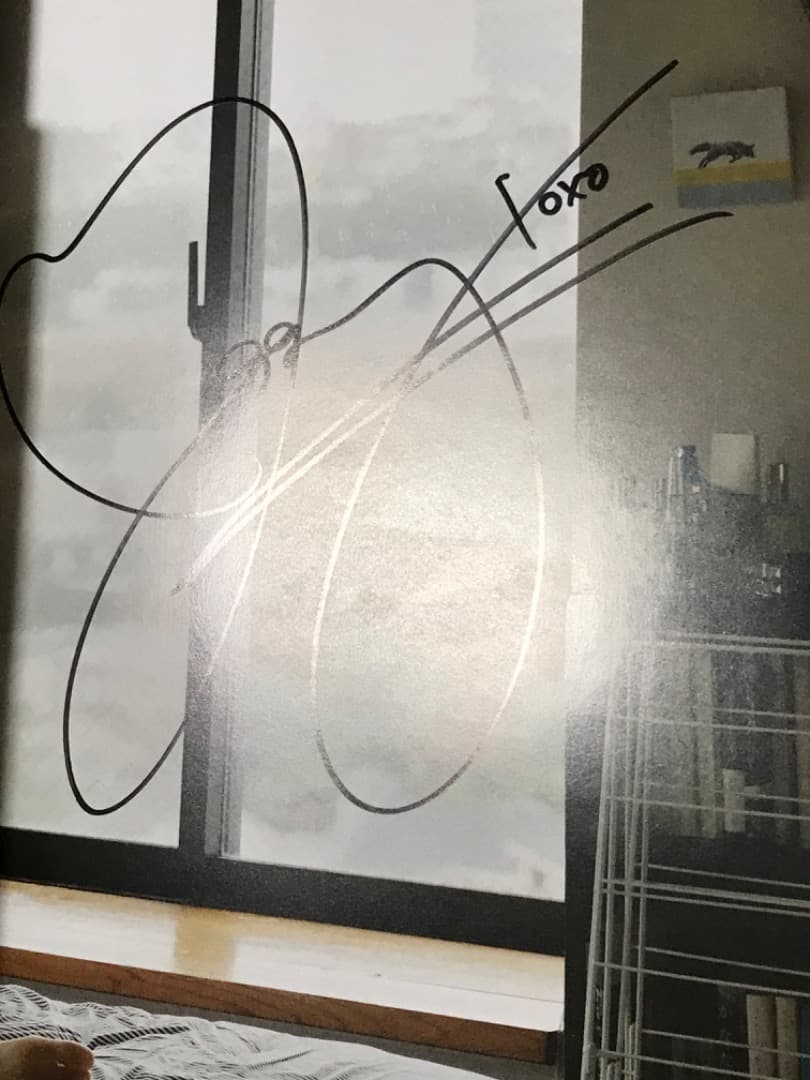 Your まぎー 直筆サイン入り 写真2枚付き