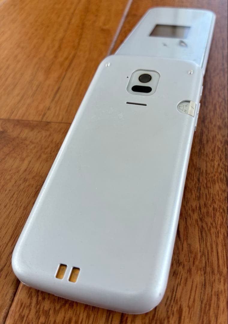 Docomo らくらくホン F-01M ホワイト 充電器付き