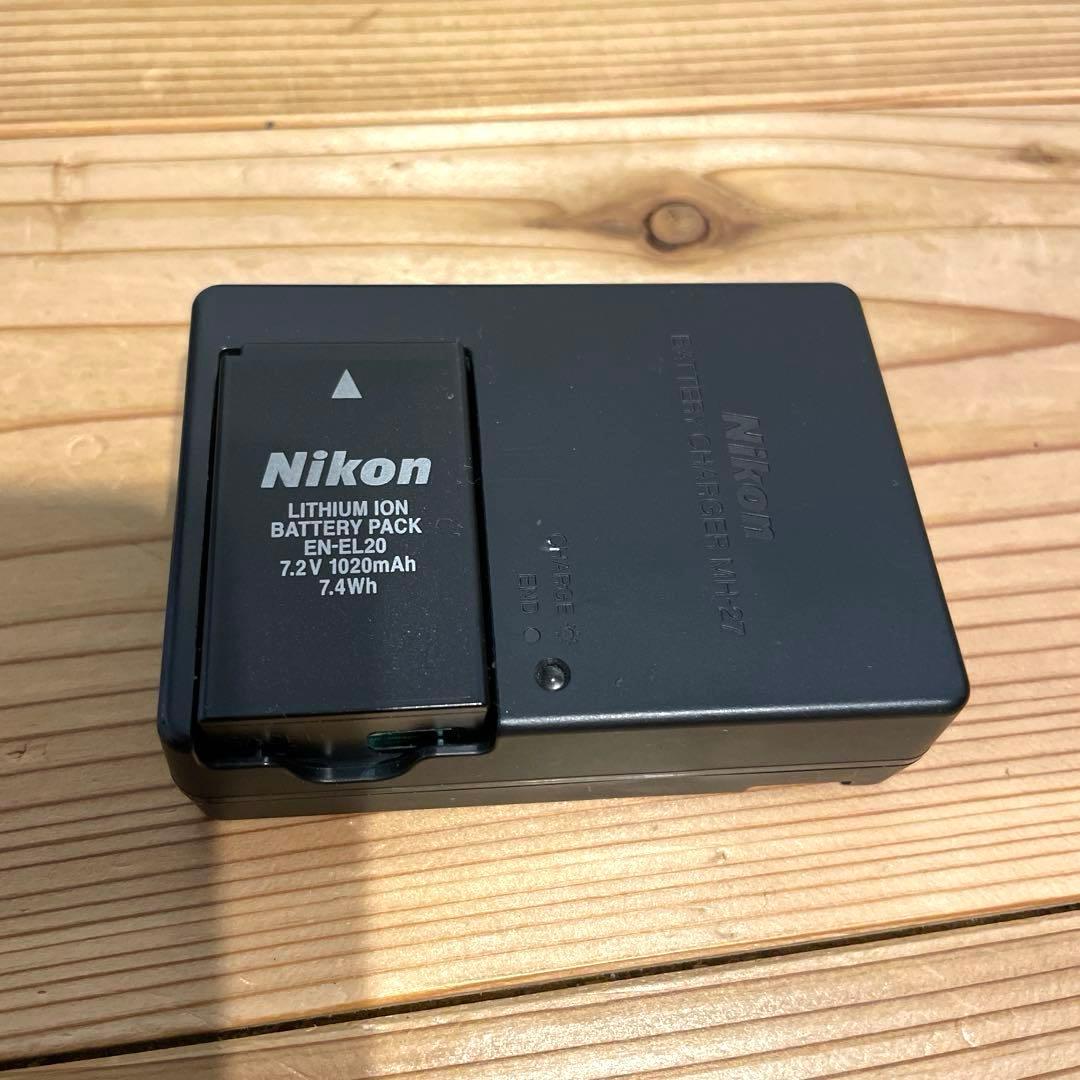 Nikon J1 カメラ 本体 レンズ 充電器 USBケーブル 使用説明書