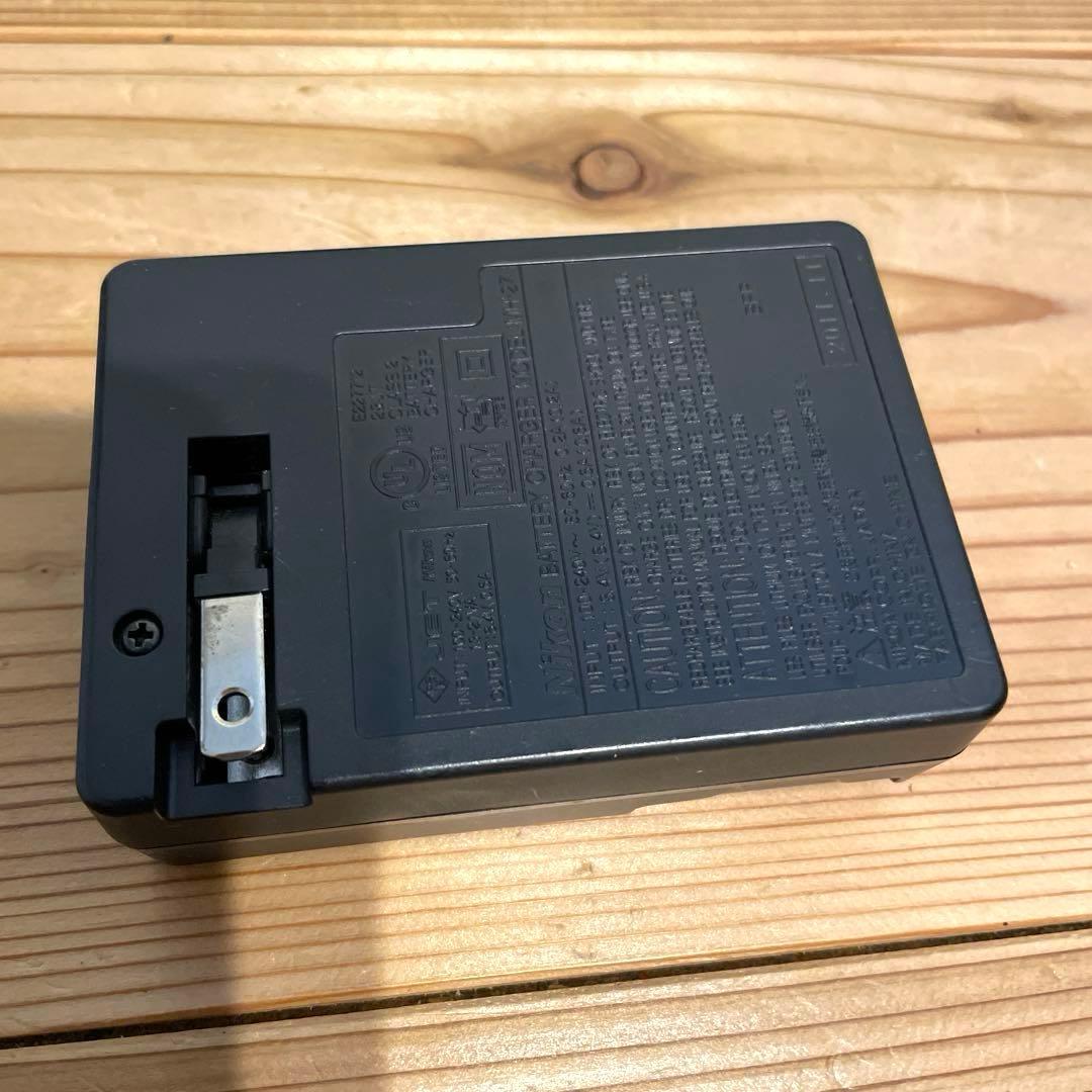 Nikon J1 カメラ 本体 レンズ 充電器 USBケーブル 使用説明書