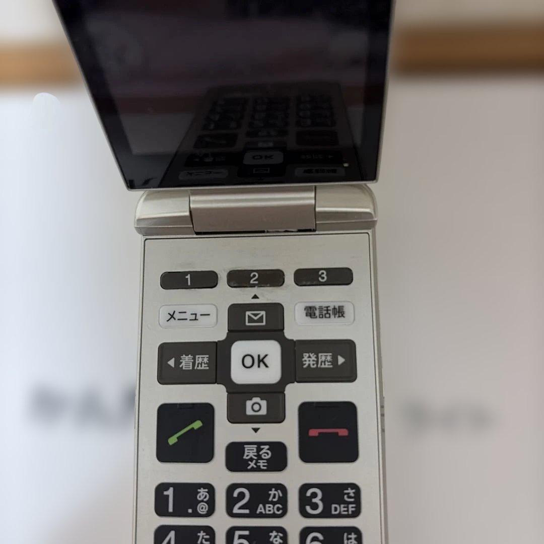 au かんたんケータイライト KYF43 シルバー