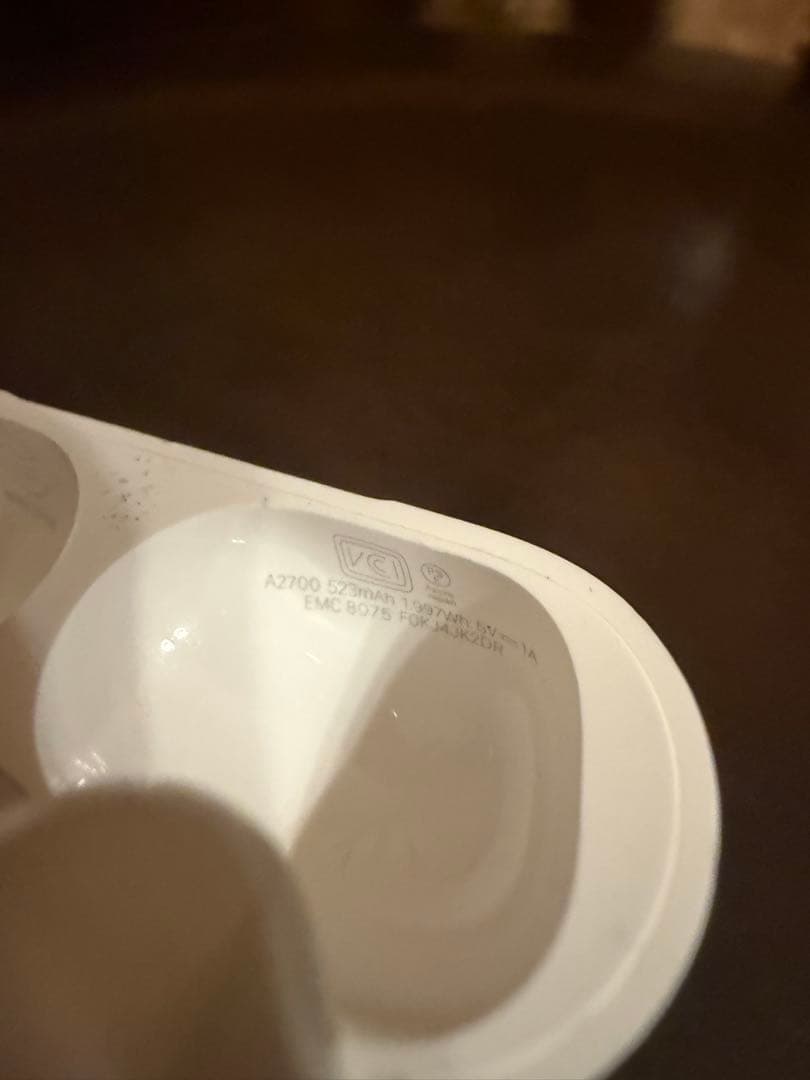 AirPods Pro 第二世代　ホワイト 充電ケース付き　A2700