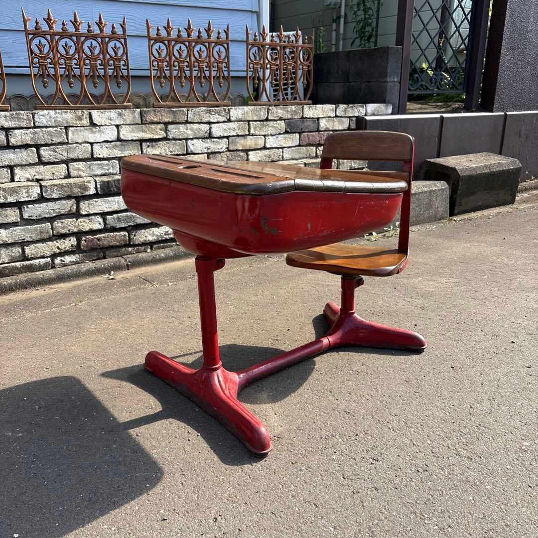 アンティーク　子供用 赤い机　椅子付き