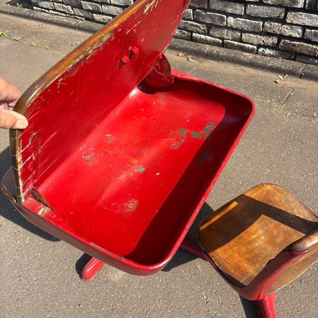 アンティーク　子供用 赤い机　椅子付き