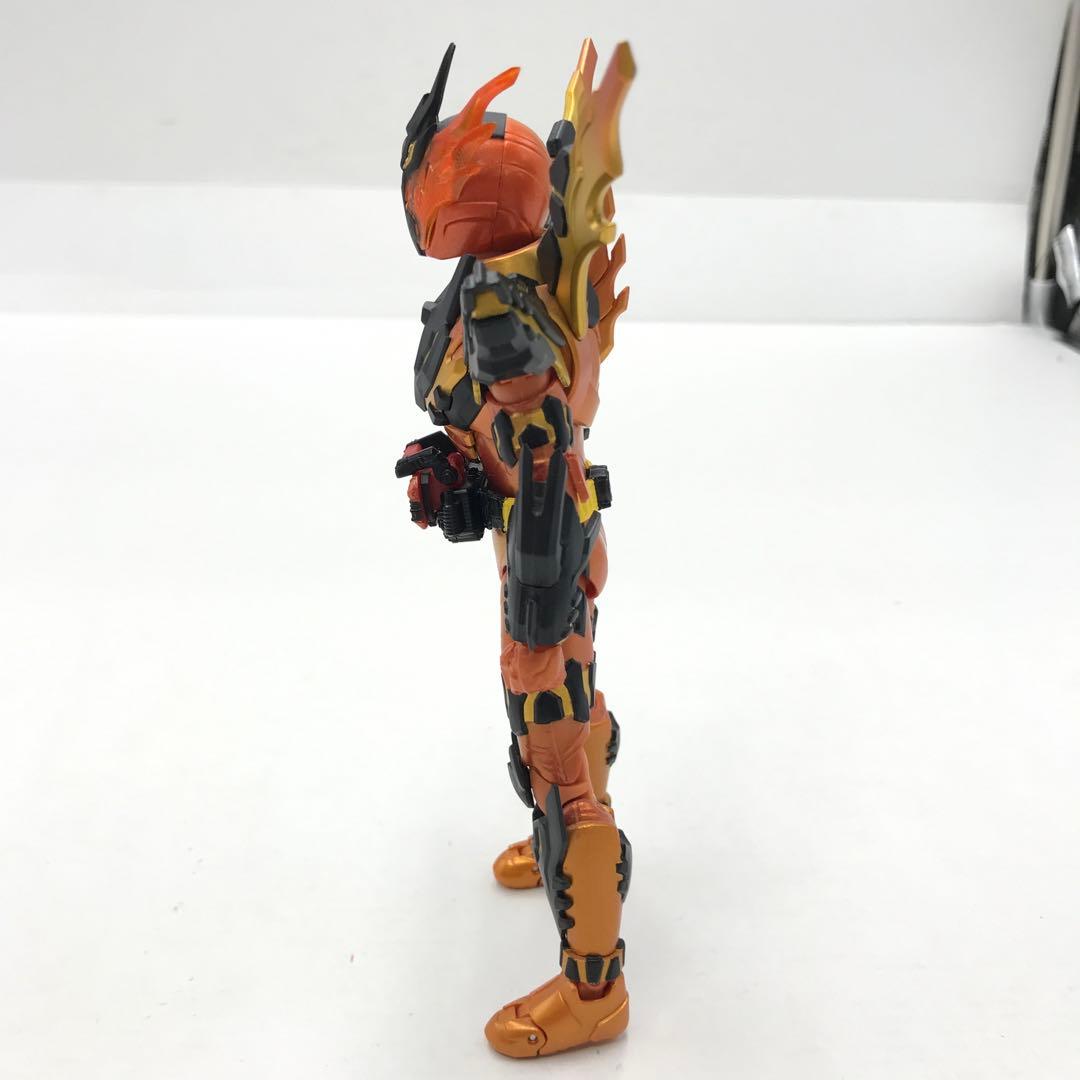 30▢S.H.Figuarts 仮面ライダークローズマグマ IY0926-1