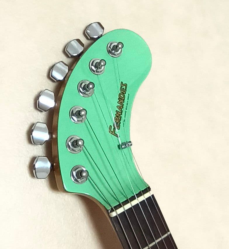 【美品】ZO-3 ミントグリーン アンプ内蔵ミニギター 専用ケース付き！！