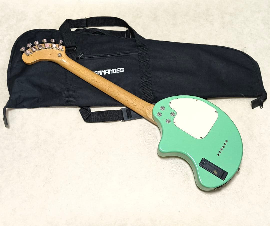 【美品】ZO-3 ミントグリーン アンプ内蔵ミニギター 専用ケース付き！！