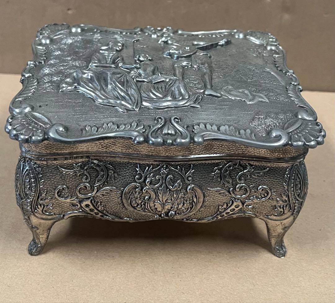 アンティーク金属製ボックス 浮彫り装飾