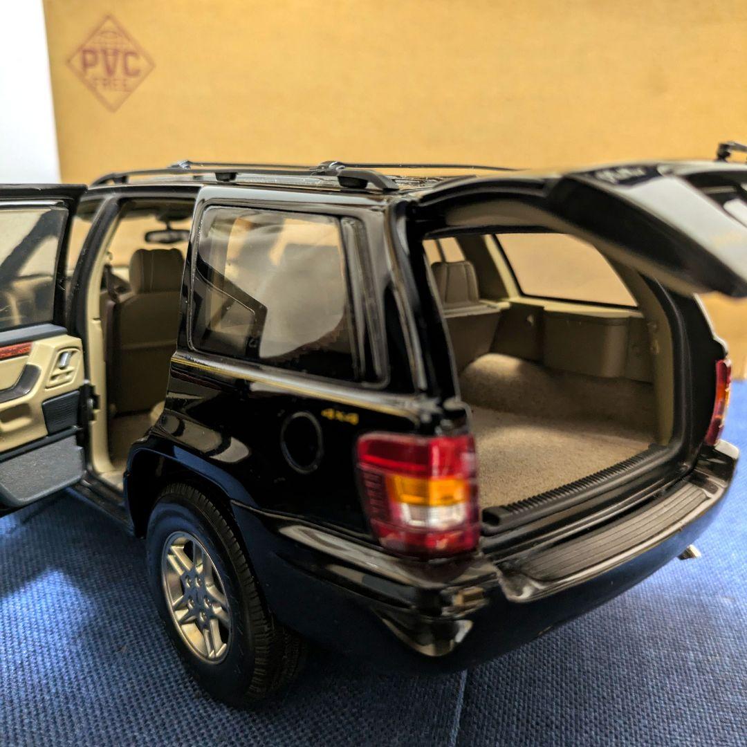 オートアート　ジープ　グランドチェロキー　WJ WG 1/18