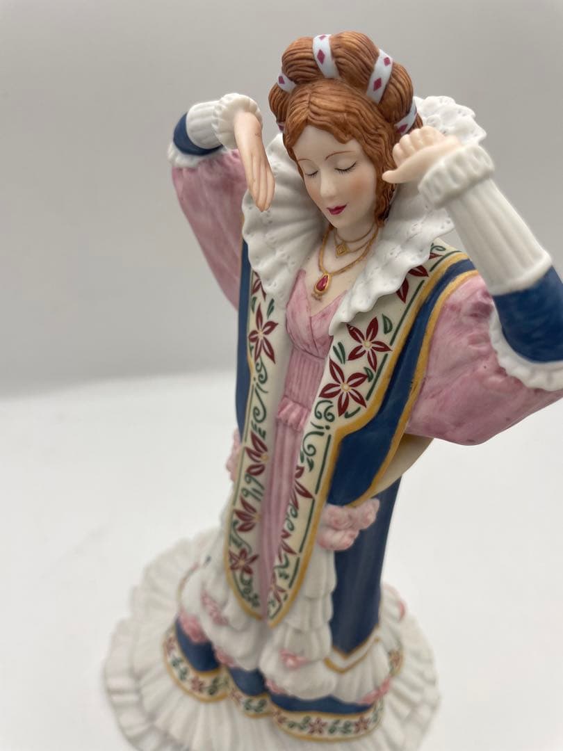 陶器製女性像 眠れる森の美女　紹介本つき