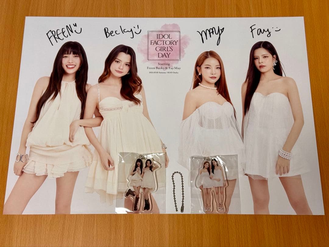 FreenBecky FayMay サインポスター1枚・アクリルキーホルダー2個