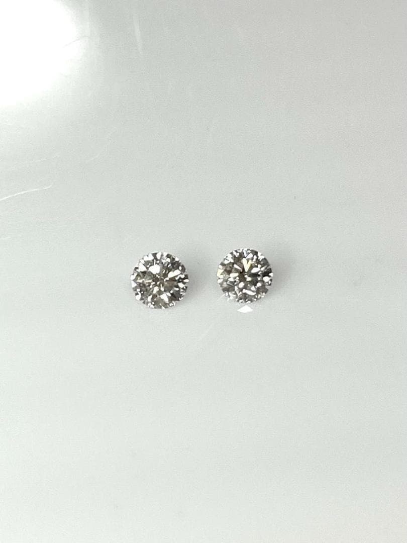 PT天然ダイヤモンドピアス 計0.6ct GIA鑑定書付き