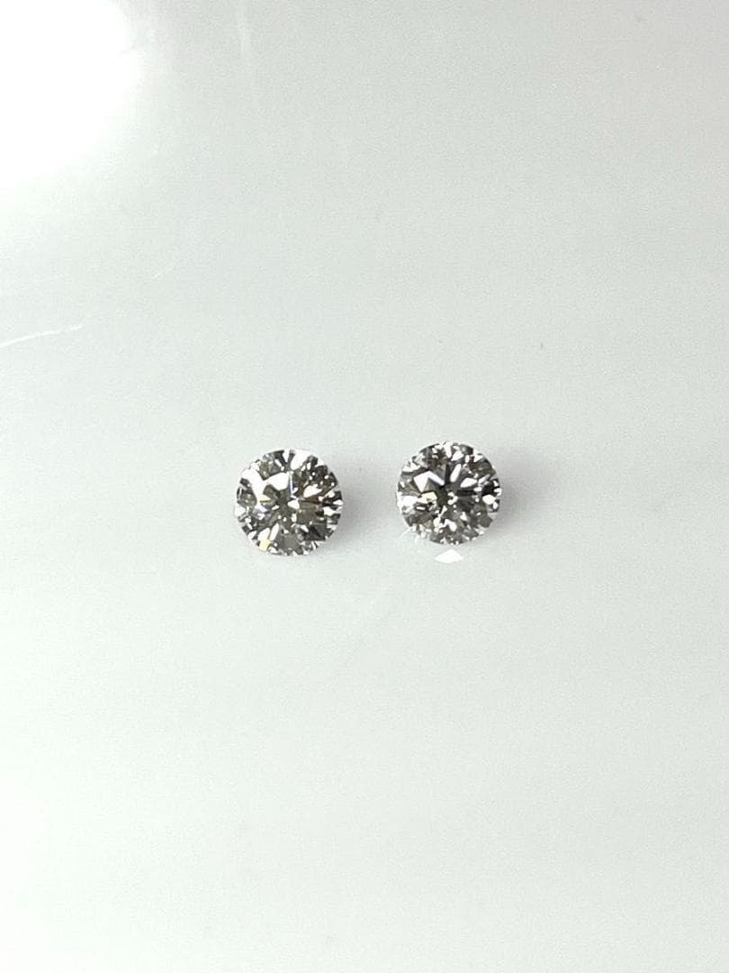 PT天然ダイヤモンドピアス 計0.6ct GIA鑑定書付き