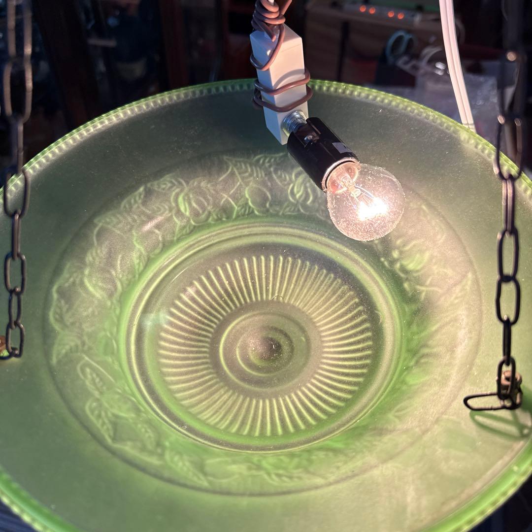 ウランガラスのランプシェード　吊り下げ式