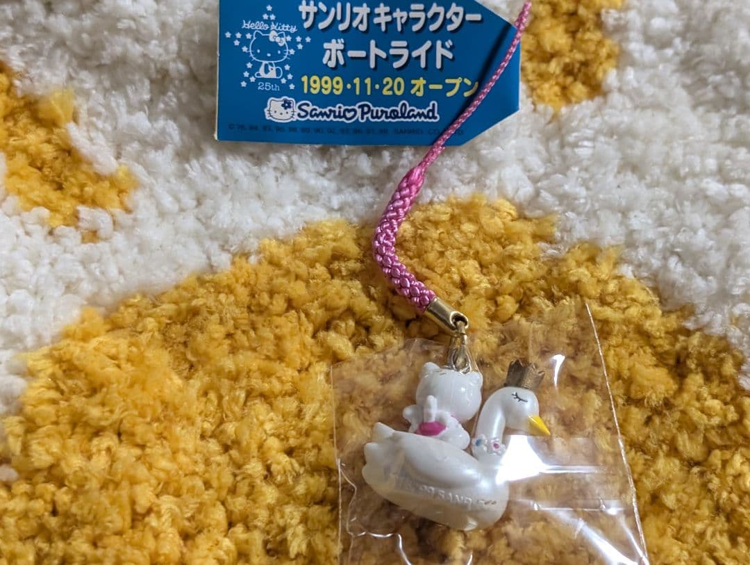 【限定非売品】ハローキティ 白鳥 ストラップ