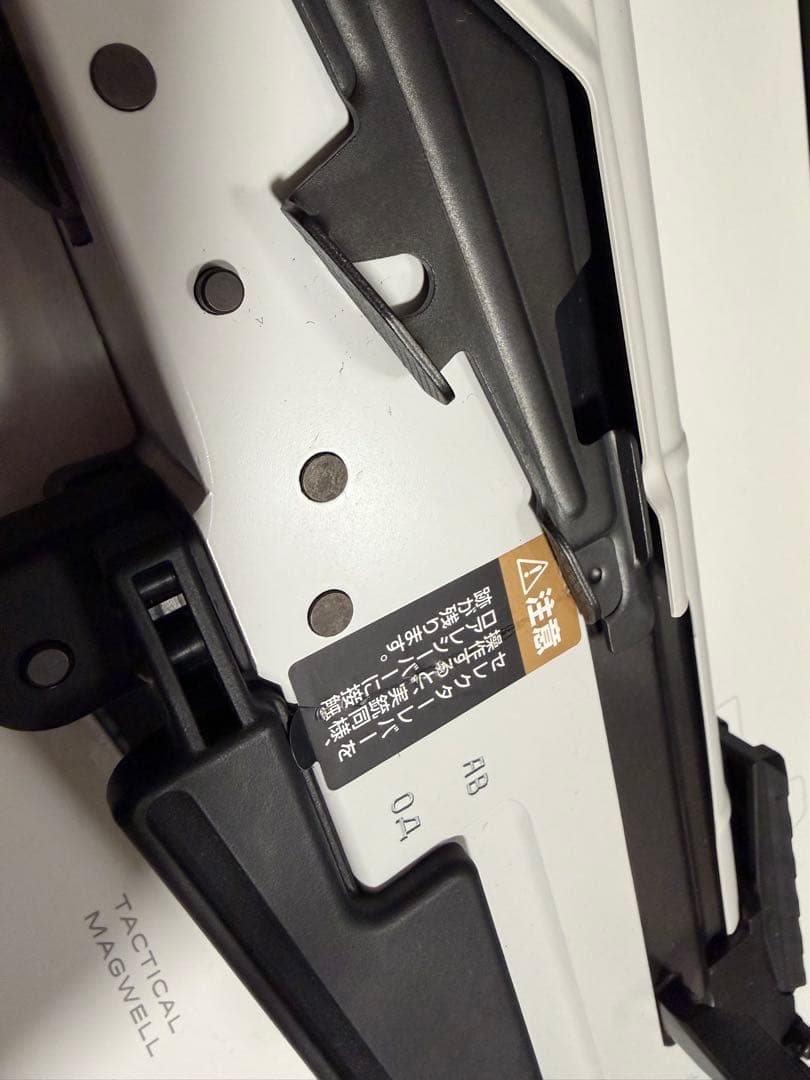 東京マルイ　AKホワイトストーム　次世代電動ガン　マガジン4本　プロサイト付き