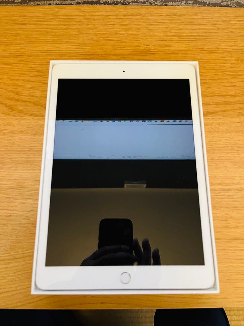 美品　iPad 第8世代 本体 箱付き