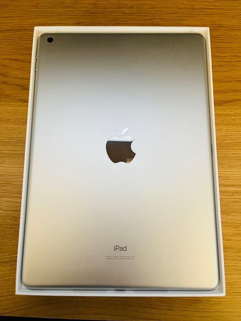 美品　iPad 第8世代 本体 箱付き