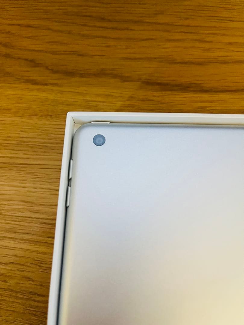 美品　iPad 第8世代 本体 箱付き